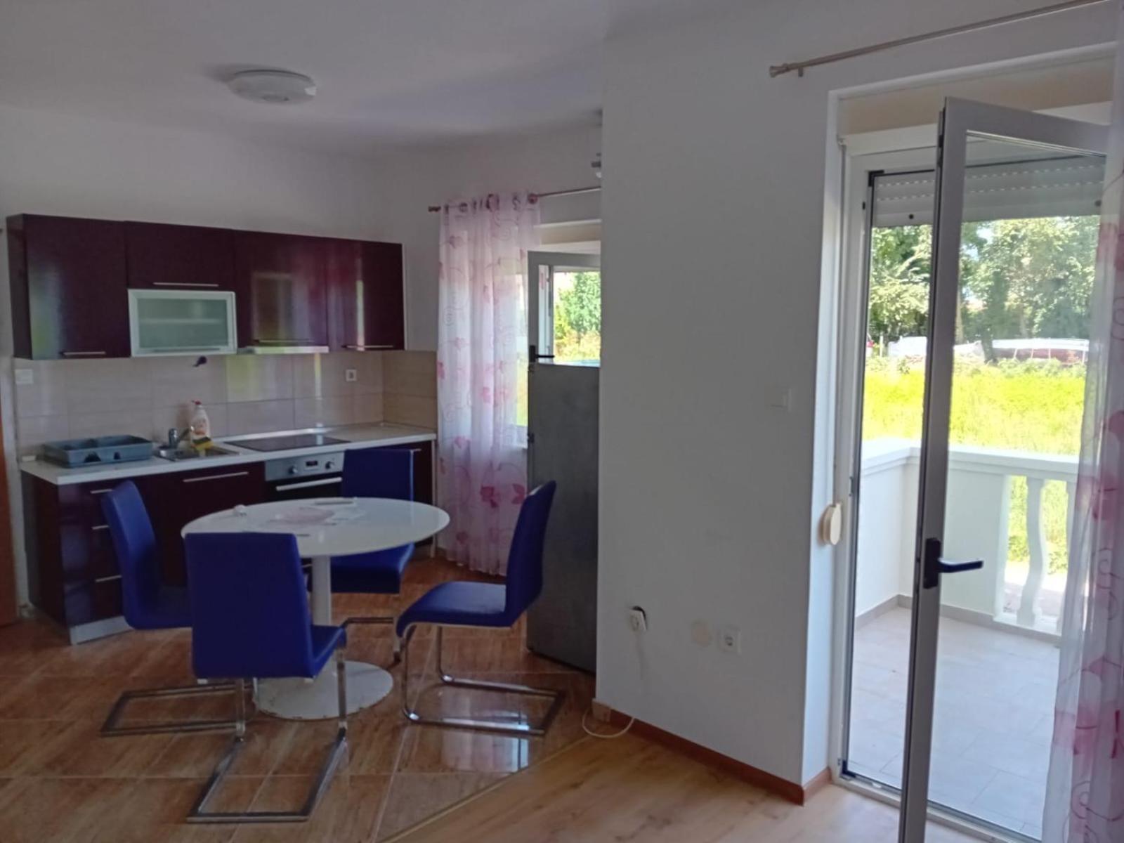 Apartments Toka ペトルチャネ エクステリア 写真